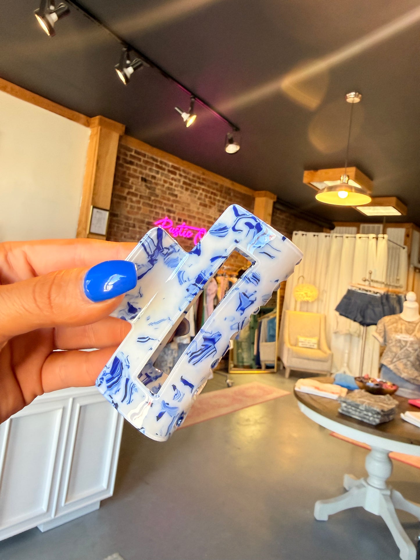 Vintage Blue/White Clawclip